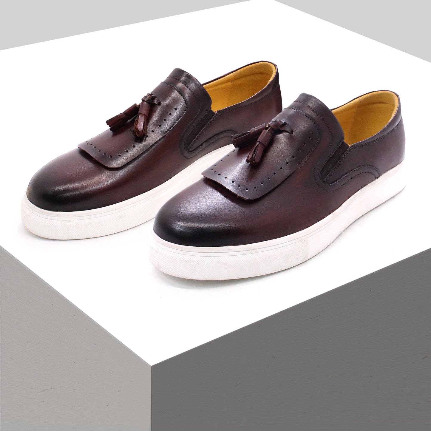 Premium Quality Handmade Skateboard Italian Style Men Sports Genuine Leather Shoes Slip on Sneakers Casual Shoes with Tassels