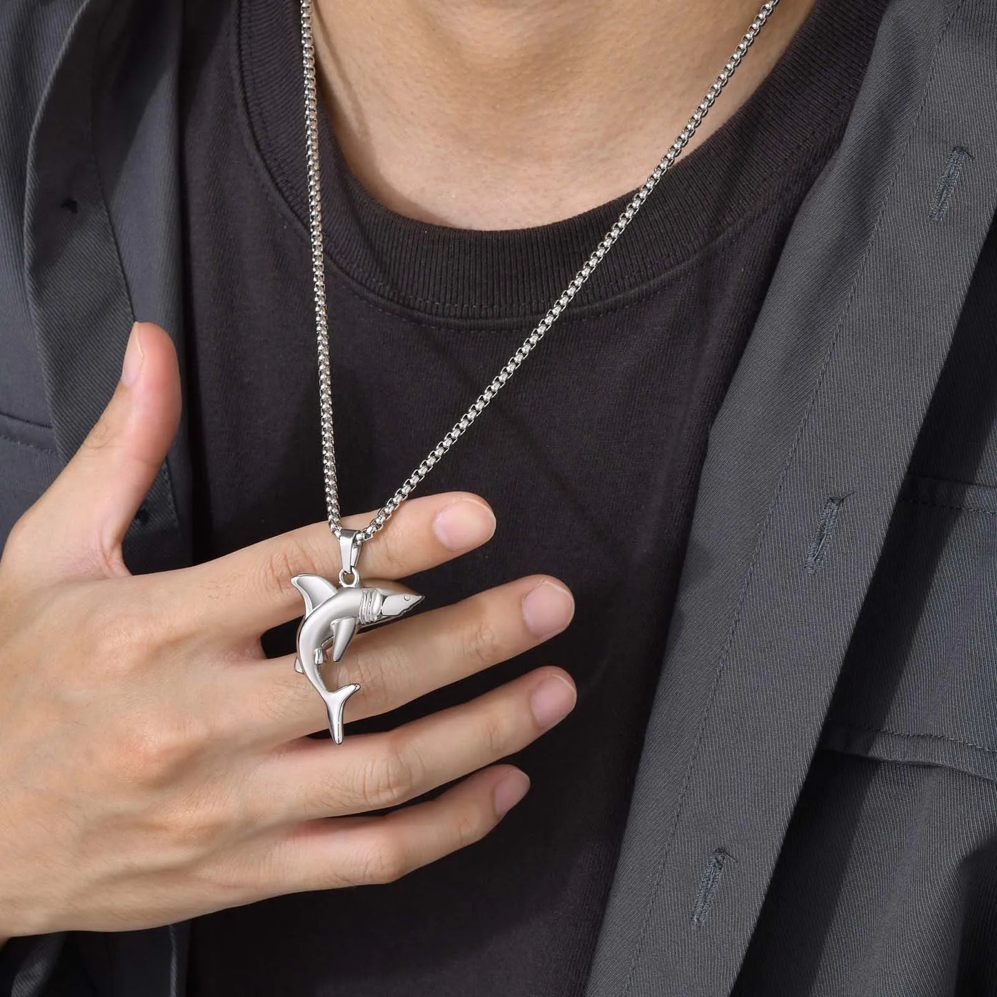 VNOX Stainless Steel Shark Pendant Necklace for Men
