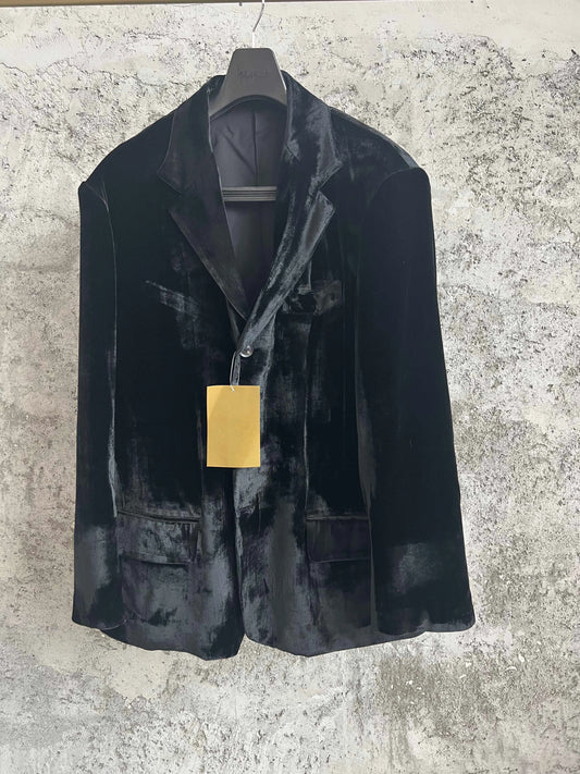 TOP-YAMAMOTO black velvet suit, a sophisticated and elegant jacket, a fitted and waist-cinching men's suit jacket