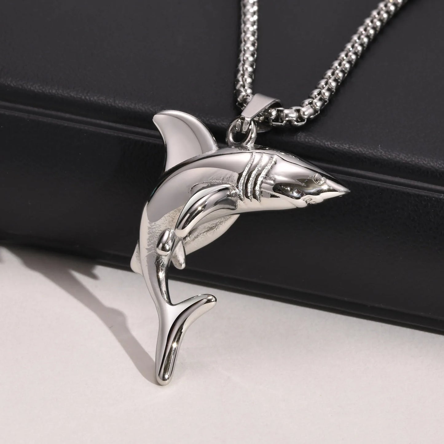 VNOX Stainless Steel Shark Pendant Necklace for Men